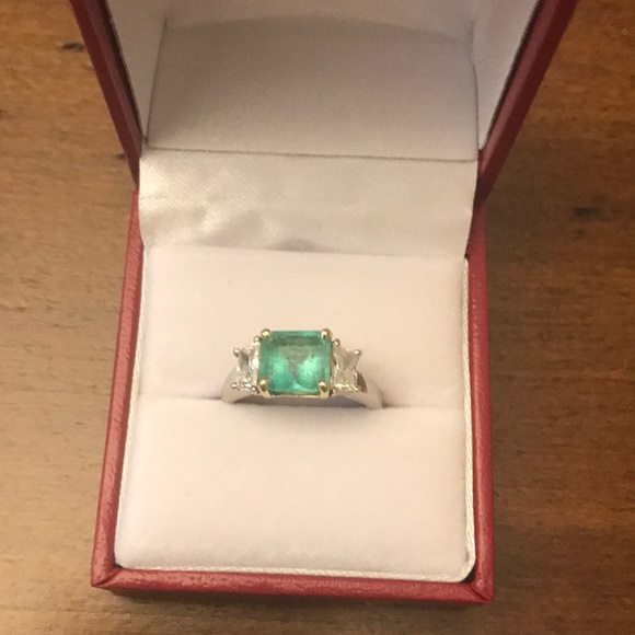 Columbian Emerald and Diamond Ring - Picture 9 of 15